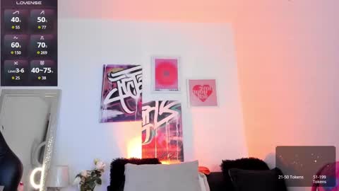 Snapshot of misshuntt3rs chatting on 01.08.25 Annie online show from 01.08.25