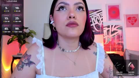 Snapshot of misshuntt3rs chatting on 01.19.25 Annie online show from 01.19.25