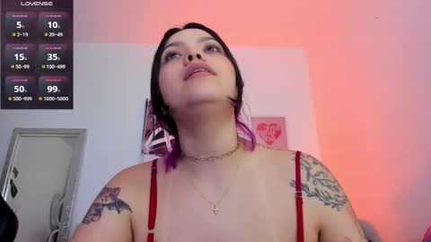 Snapshot of misshuntt3rs chatting on 02.09.25 Annie online show from 02.09.25