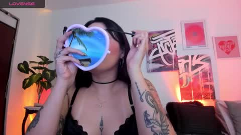 Snapshot of misshuntt3rs chatting on 02.20.25 Annie online show from 02.20.25