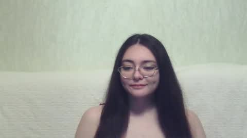 Snapshot of missis_mona chatting on 01.05.25 missis mona online show from 01.05.25
