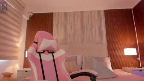 Bella Castillo online show from 12.27.24