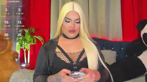 kassandra lazcano online show from 01.17.26