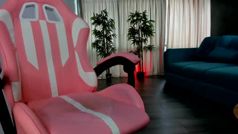 Snapshot of misskiarra chatting on 01.11.25 misskiarra online show from 01.11.25