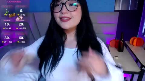 Snapshot of missloise chatting on 09.28.25 Miss Loise online show from 09.28.25