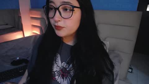 Snapshot of missloise chatting on 10.12.25 Miss Loise online show from 10.12.25