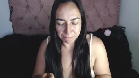 Snapshot of misslucyy1 chatting on 04.12.26 luccy online show from 04.12.26