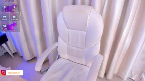 Snapshot of misslynn_ chatting on 11.19.25 i am lyn online show from 11.19.25