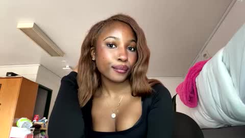 missmarimac online show from 02.23.26