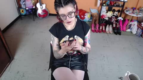 Miss Mia online show from 01.10.25