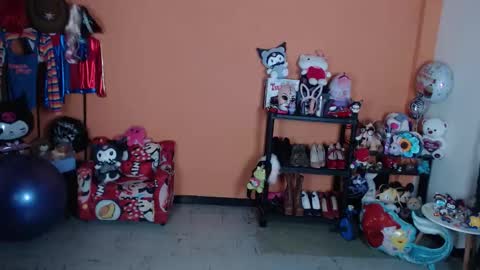 Miss Mia online show from 11.21.25