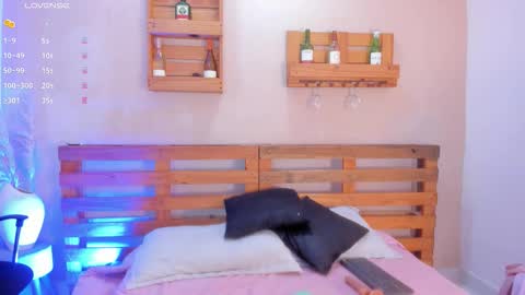 Mia  online show from 11.21.25