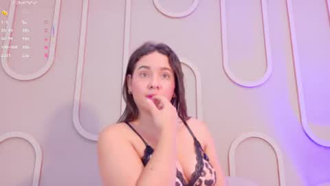 Snapshot of missmiaa_ chatting on 07.25.26 Mia online show from 07.25.26