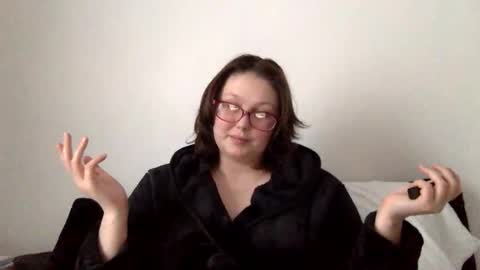 Snapshot of missmistressmal chatting on 05.10.26 missmistressmal online show from 05.10.26