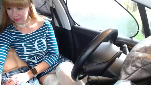 Snapshot of missofkiss chatting on 09.29.25 Olenka online show from 09.29.25