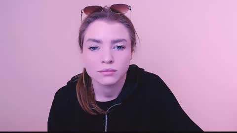 Olivia online show from 02.10.25