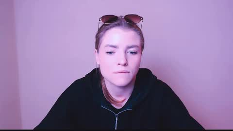 Olivia online show from 02.10.25