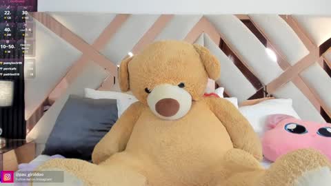 Snapshot of misspaulina__ chatting on 01.15.25 Pau Giraldo online show from 01.15.25