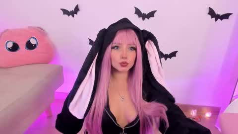 Snapshot of misspaulina__ chatting on 10.18.25 Pau Giraldo online show from 10.18.25