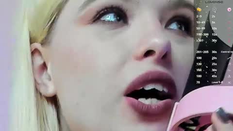 Snapshot of missslola chatting on 01.31.25 Misss Lola Angel online show from 01.31.25