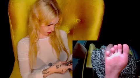 Snapshot of missslola chatting on 10.08.25 Misss Lola Angel online show from 10.08.25