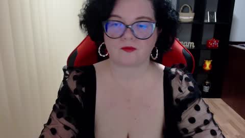 Snapshot of misstruble chatting on 02.09.25 MissTruble online show from 02.09.25