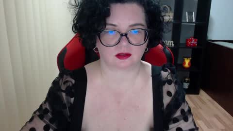 Snapshot of misstruble chatting on 02.13.25 MissTruble online show from 02.13.25