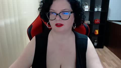 Snapshot of misstruble chatting on 03.10.25 MissTruble online show from 03.10.25