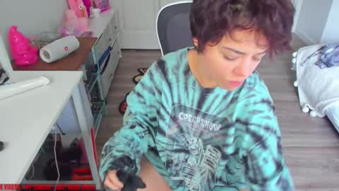 Snapshot of missvanessajune chatting on 11.14.25 V Nessa online show from 11.14.25