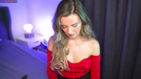 Snapshot of misswiney chatting on 11.12.25 Winey online show from 11.12.25