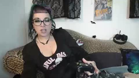 Missy Dee online show from 11.18.25