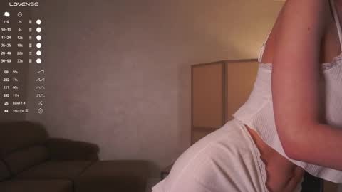 Snapshot of mist_mia chatting on 10.19.25 Mia online show from 10.19.25