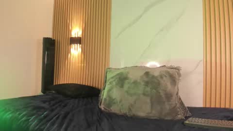 Snapshot of mister_venom chatting on 12.16.25 venom online show from 12.16.25