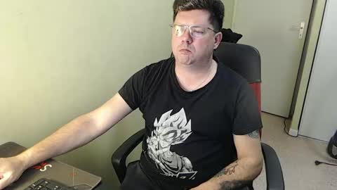 Snapshot of mistercoeur1 chatting on 01.28.25 mistercoeur online show from 01.28.25