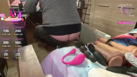 Snapshot of misteryman1956 chatting on 12.01.25 misteryman1956 online show from 12.01.25