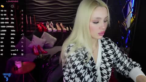 Snapshot of mistress_darsy chatting on 12.17.24 Darsy online show from 12.17.24