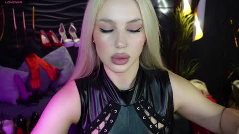 Snapshot of mistress_darsy chatting on 12.26.24 Darsy online show from 12.26.24