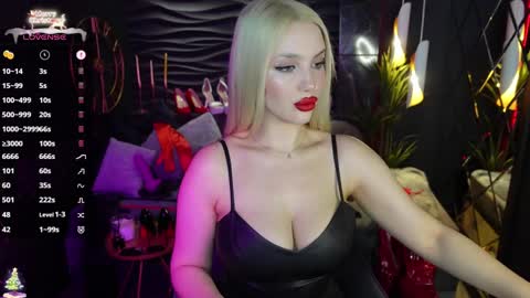 Snapshot of mistress_darsy chatting on 12.26.24 Darsy online show from 12.26.24