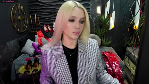 Snapshot of mistress_darsy chatting on 02.07.25 Darsy online show from 02.07.25