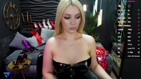 Snapshot of mistress_darsy chatting on 02.08.25 Darsy online show from 02.08.25