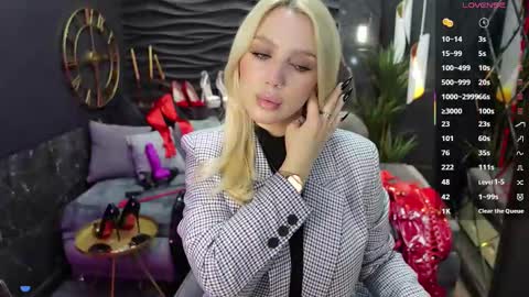 Snapshot of mistress_darsy chatting on 02.11.25 Darsy online show from 02.11.25