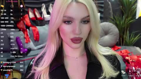 Snapshot of mistress_darsy chatting on 02.11.25 Darsy online show from 02.11.25