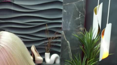 Snapshot of mistress_darsy chatting on 02.18.25 Darsy online show from 02.18.25