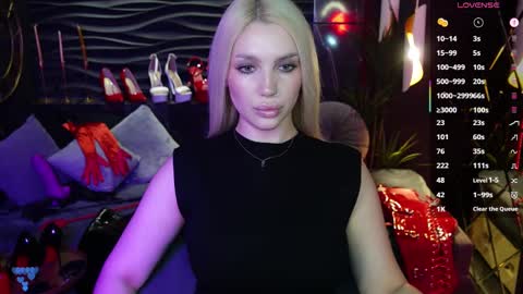 Snapshot of mistress_darsy chatting on 03.01.25 Darsy online show from 03.01.25