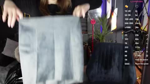 Snapshot of mistress_darsy chatting on 09.25.25 Darsy online show from 09.25.25