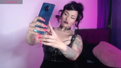 Snapshot of mistress_ditta2 chatting on 01.24.25 online show from 01.24.25