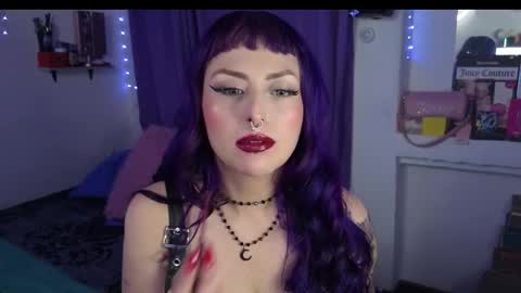 Snapshot of mistress_ditta2 chatting on 10.21.25 online show from 10.21.25