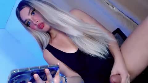 Snapshot of mistress_kim18 chatting on 11.04.25 mistress kim18 online show from 11.04.25