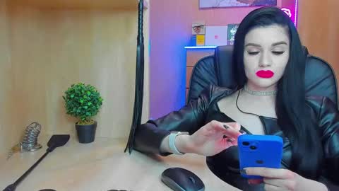 Snapshot of mistress_kristi chatting on 02.20.25 Mistress Kristi online show from 02.20.25