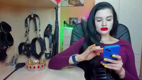 Snapshot of mistress_kristi chatting on 10.10.25 Mistress Kristi online show from 10.10.25